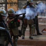 Chile. Falleció hombre de 43 años impactado por bomba lacrimógena de Carabineros