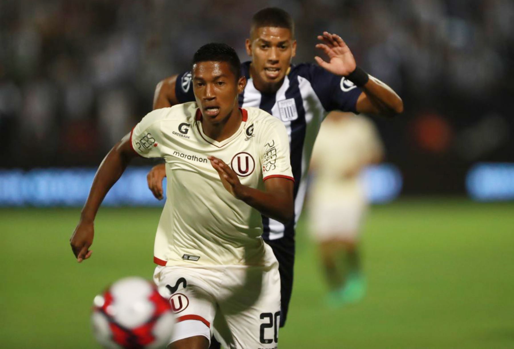 Foto: Gobierno autorizó el regreso del fútbol profesional siguiendo un protocolo por la COVID-19 / Fuente: Andina