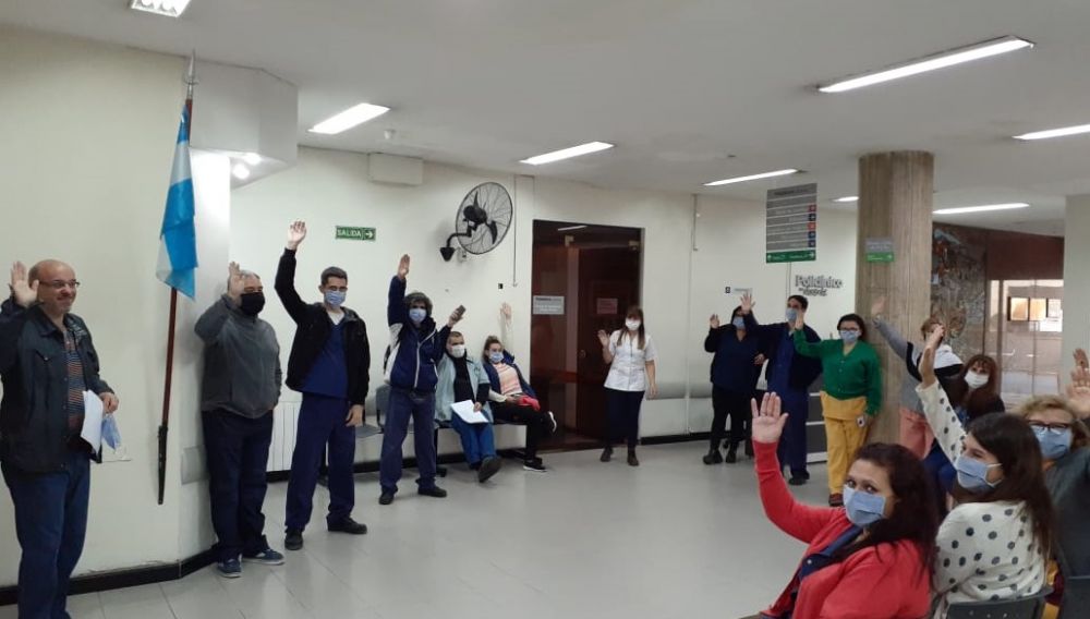 En plena pandemia, empleados paralizan la obra social Osplad porque no les pagan los salarios