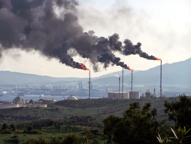 La producción industrial en Andalucía cae un punto más que en el Estado, a pesar de ser más reducida – La otra Andalucía