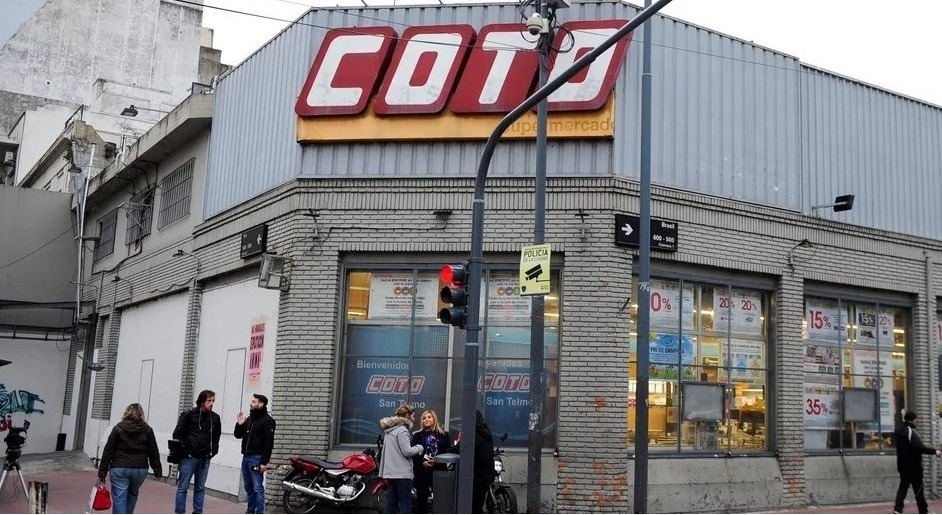 "Se tapan los casos y amenazan a los compa&ntilde;eros que est&aacute;n en grupos de riesgo para que retomen sus tareas"