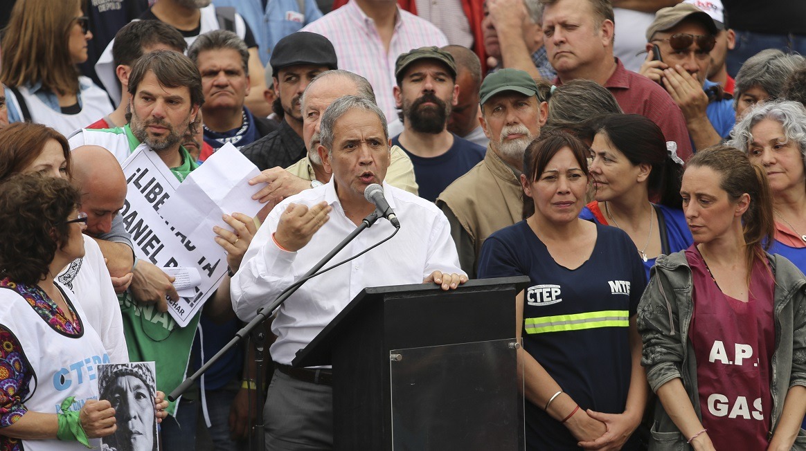 Palazzo le pidi&oacute; a Fern&aacute;ndez que no desdoble el aguinaldo y le advirti&oacute; que iniciar&aacute; acciones legales