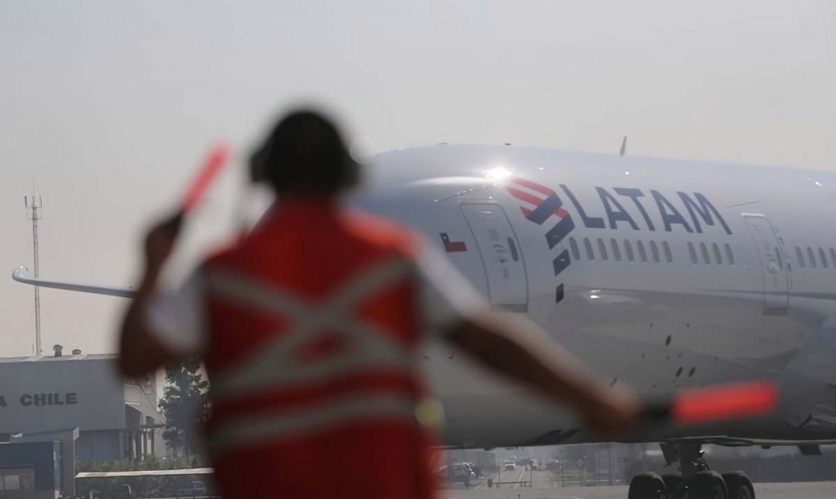 Técnicos y mecánicos advirtieron a LATAM que si no se los escucha habrá "confrontación, resistencia y lucha"