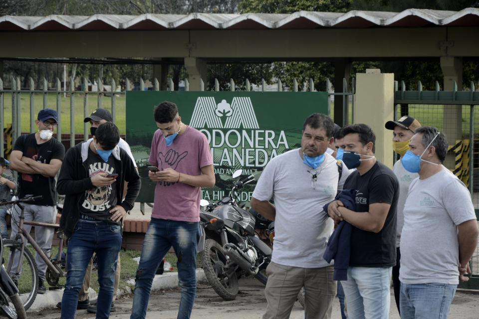 El reclamo de los trabajadores frente a la planta de la algodonera que pertenece a Vicentin.