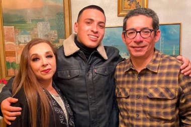 Sean junto a sus padres argentinos