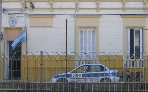 Argentina. La Plata: Policías torturaron con picana eléctrica y golpes a un joven de 17 años