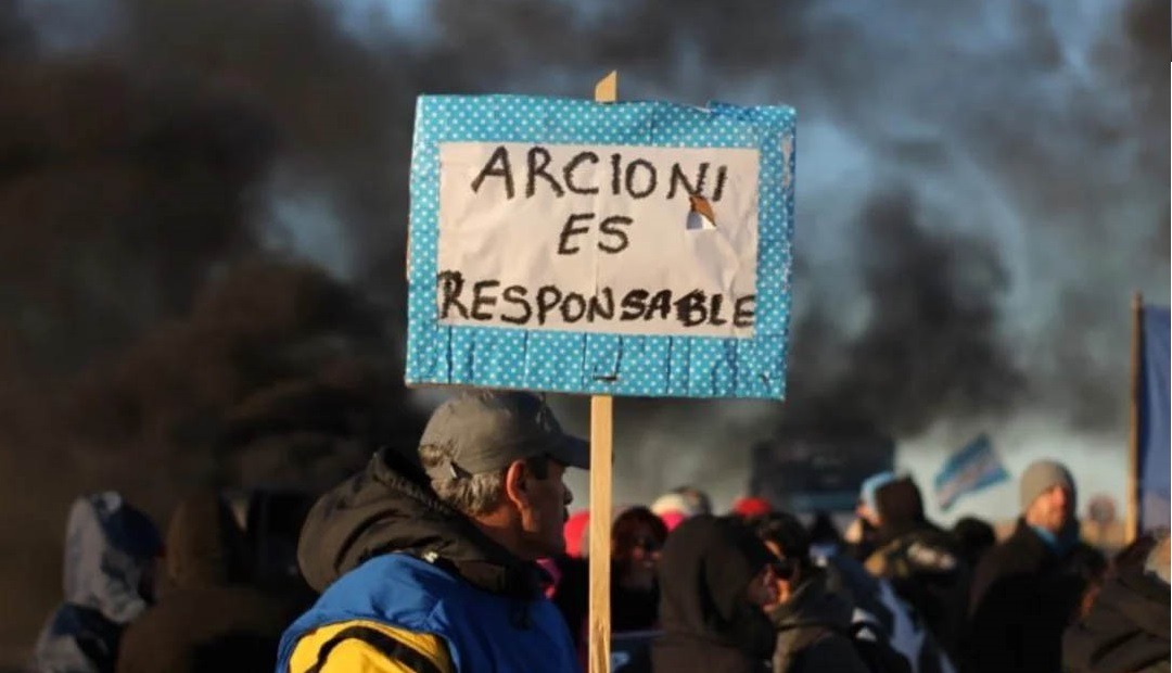 Arcioni debe salarios y aguinaldo y los docentes extienden el paro hasta el sábado