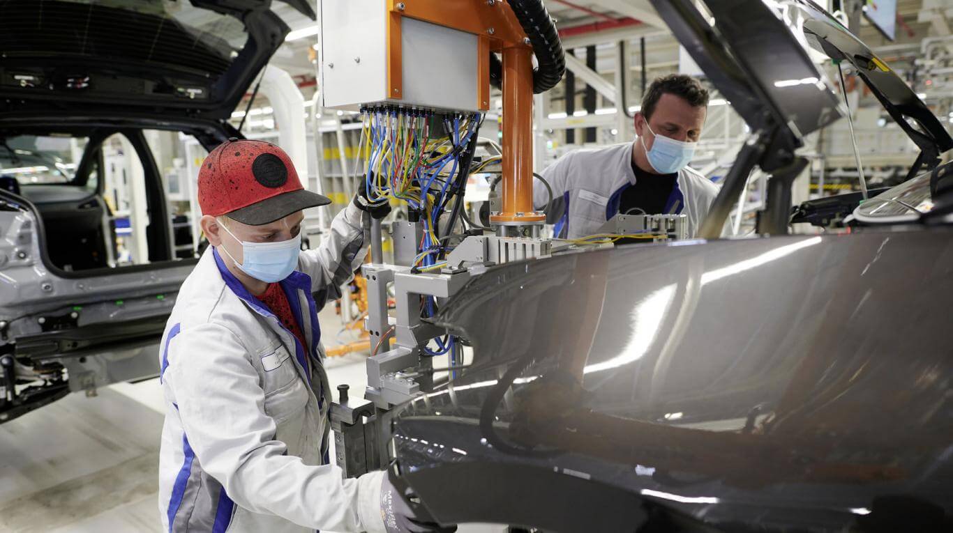 Tras una ola de cierres, gobierno, gremios y empresas acordaron buscan recuperar 15 mil empleos en el sector