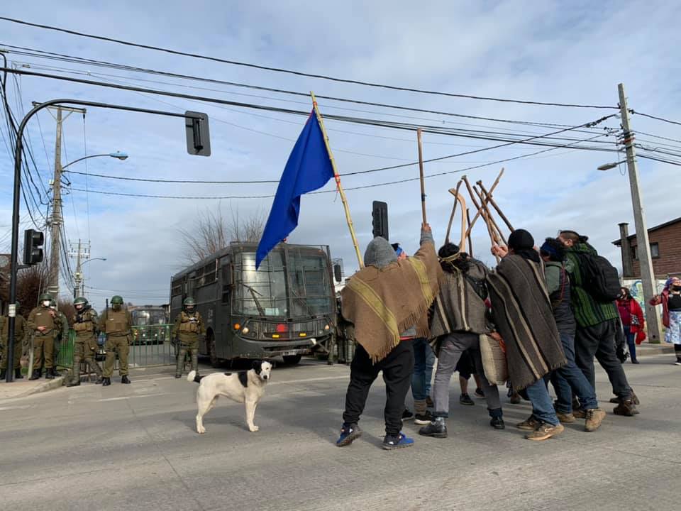 La imagen puede contener: una o varias personas, cielo y exterior