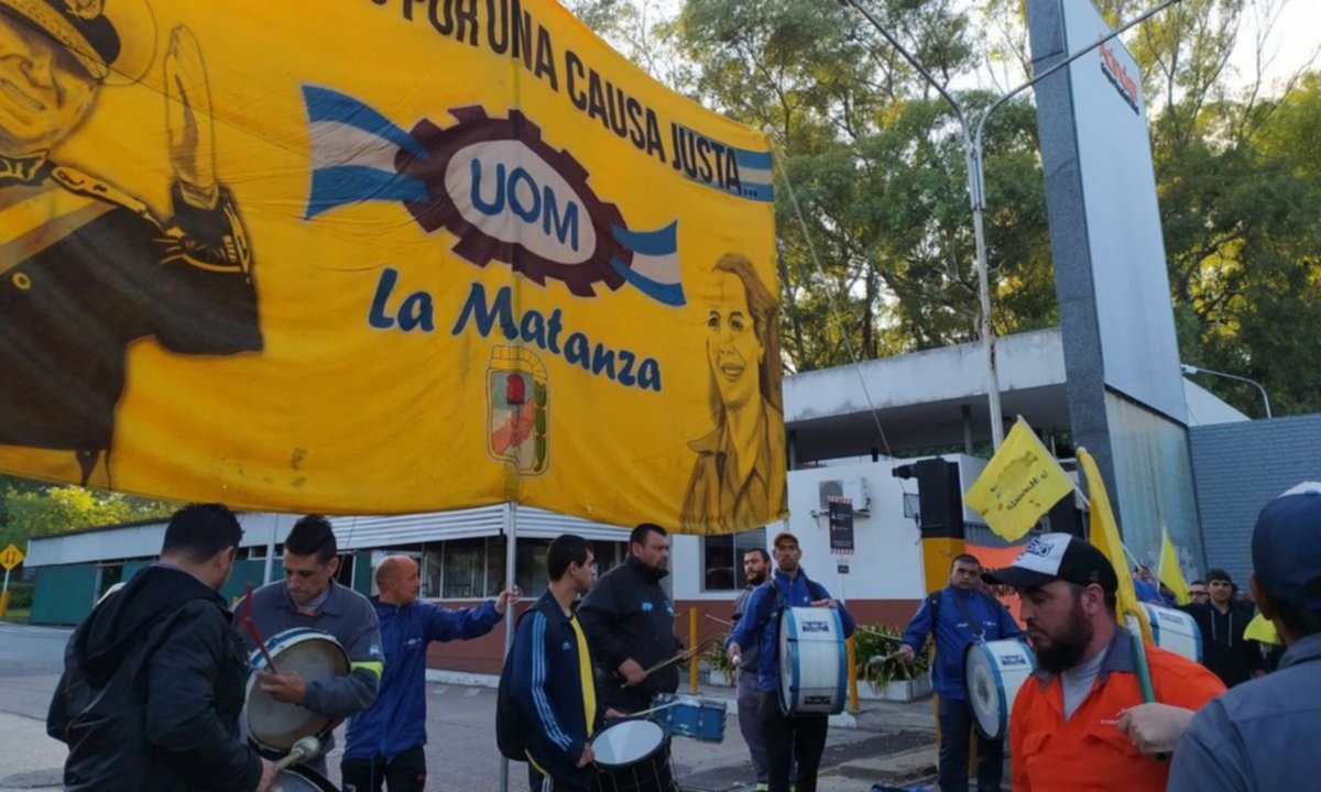 La UOM denunció a empresario metalúrgico por "truchar" permisos y producir con personal suspendido