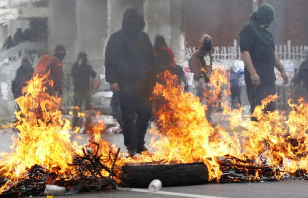 Chile. «Se viene el hambre»: Solo el pueblo ayuda al pueblo (documental imperdible y de difusión recomendada)