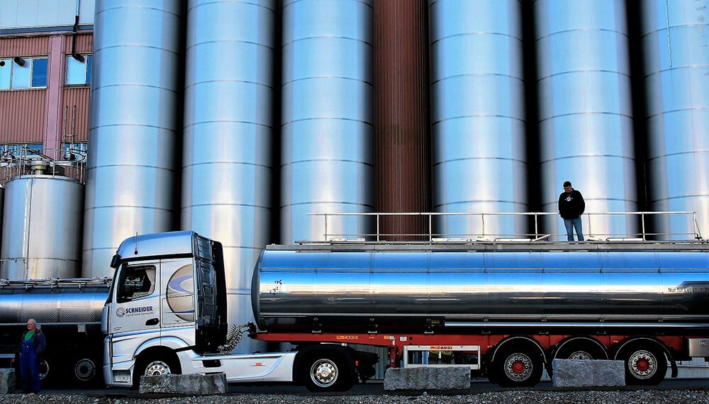 Las empresas quieren congelar salarios y asoma un conflicto en la industria láctea