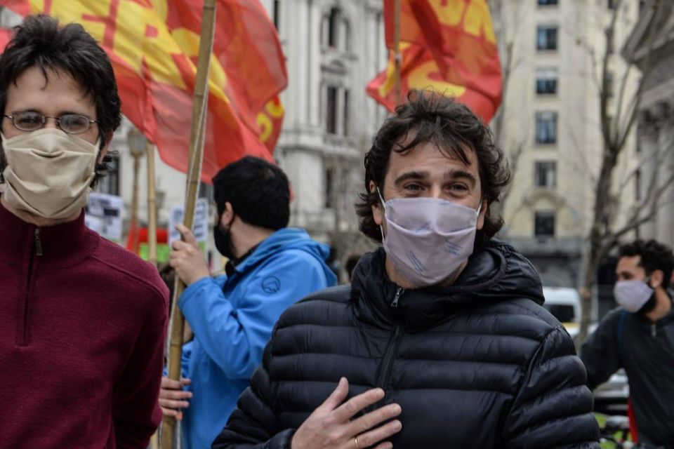 La imagen puede contener: 2 personas, exterior