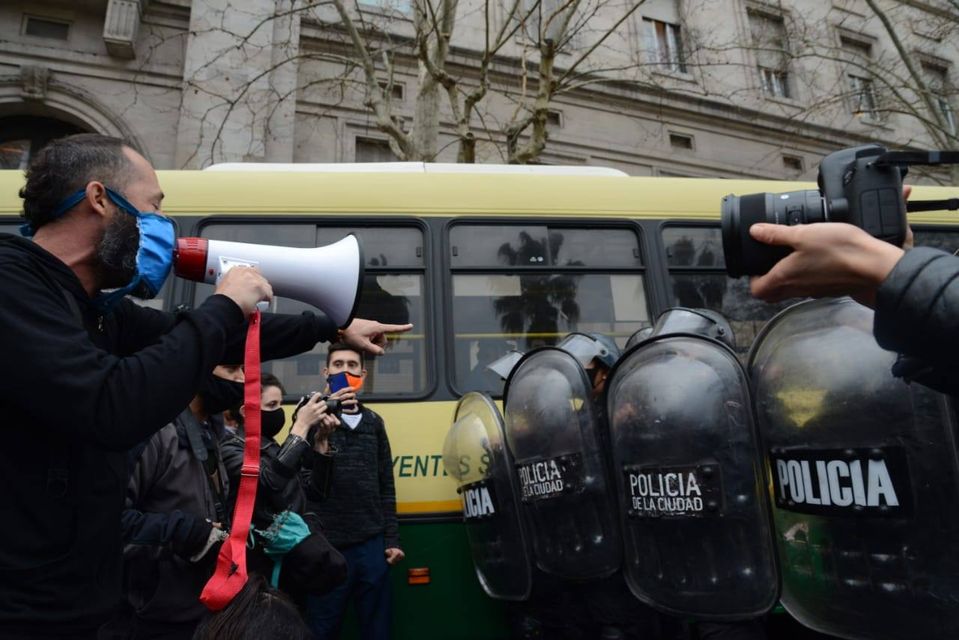 La imagen puede contener: 1 persona, exterior