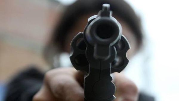 Las autoridades encontraron su cadáver con varios impactos de bala en su propiedad. Aún se desconoce los autores materiales del crimen.