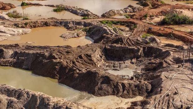 Brasil. «La gente asume que hay un acuerdo entre el ministro de Medio Ambiente y los «garimpeiros», dice líder indígena.