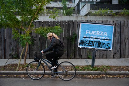 La campa&ntilde;a "Si quer&eacute;s cuidarte, sal&iacute; de tu casa" insta a hacer chequeos y seguir con los tratamientos oncol&oacute;gicos" (Foto: Franco Fafasuli)
