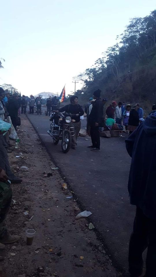 La imagen puede contener: 1 persona, moto y exterior