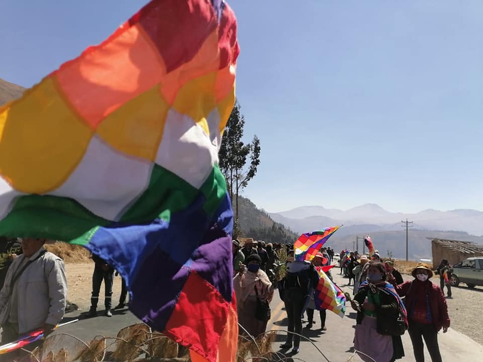 La imagen puede contener: una o varias personas, exterior y naturaleza