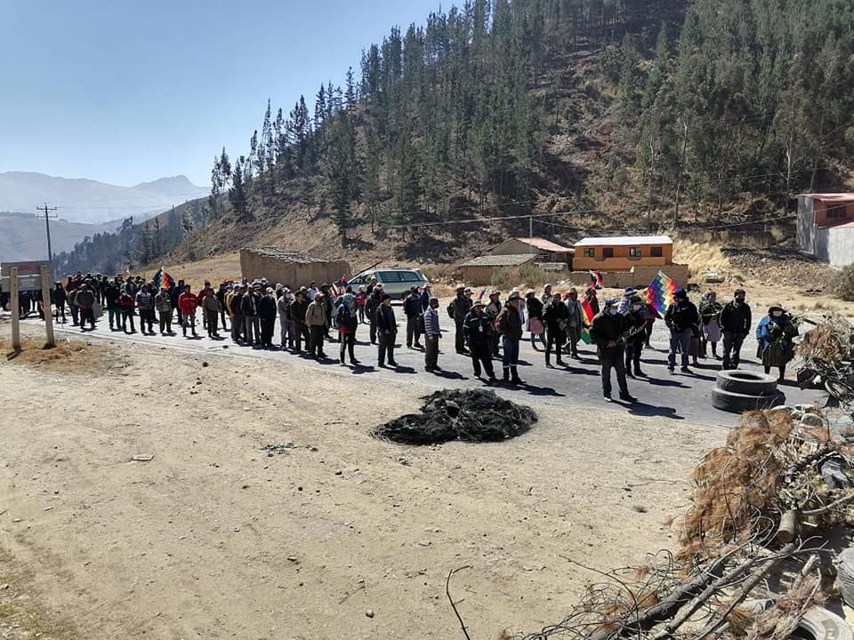 La imagen puede contener: una o varias personas, monta&ntilde;a, exterior y naturaleza