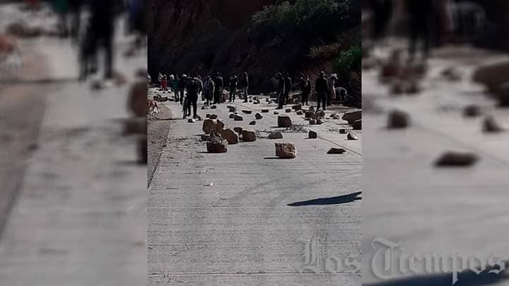 La imagen puede contener: una o varias personas y exterior