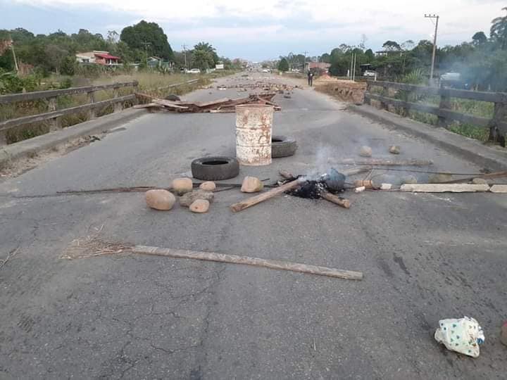 La imagen puede contener: una o varias personas y exterior