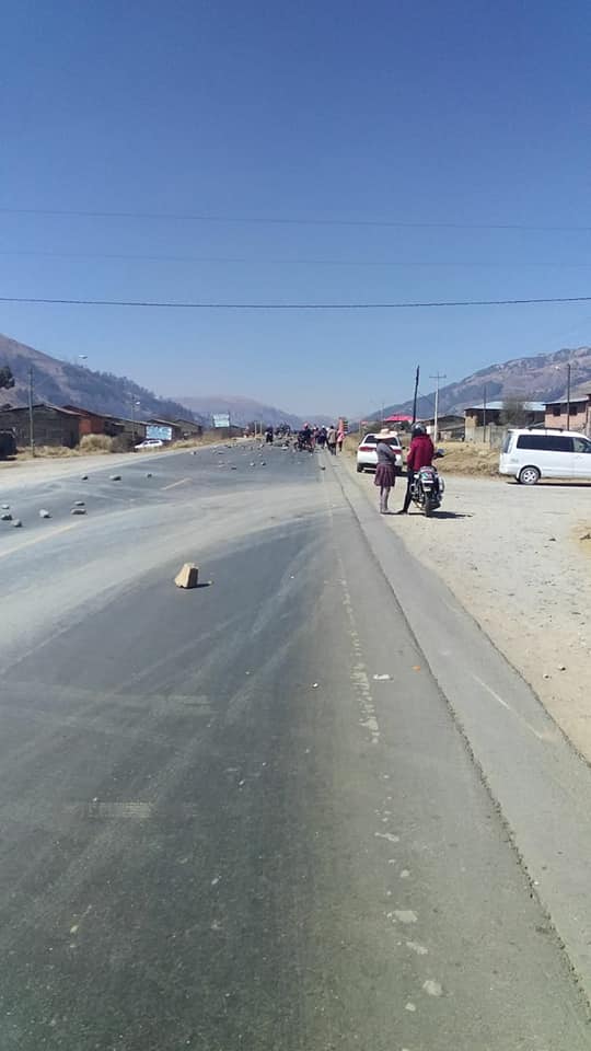 La imagen puede contener: una o varias personas, cielo, monta&ntilde;a, exterior y naturaleza