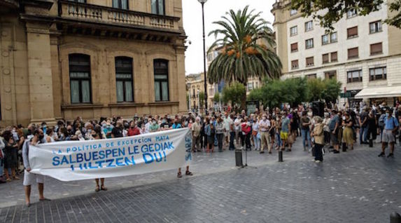 Concentración convocada por Sare en Donostia. (@SareDonostia)