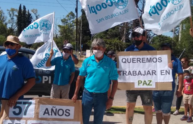 Argentina. Villa Carlos Paz: La justa protesta de la COOPI volvió a la calle, tras las inspecciones municipales / Solicitaron la suspensión del traspaso del agua hasta tanto se garantice la continuidad de todos los puestos de trabajo