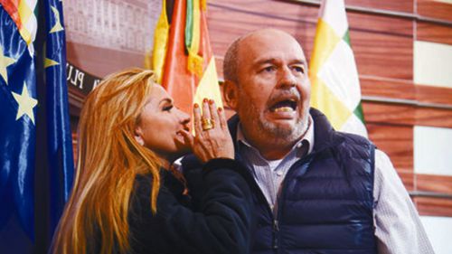Bolivia. Cabos sueltos: «La fábrica de mentiras debe convencernos que el gobierno de Áñez no tomó por asalto el Estado»