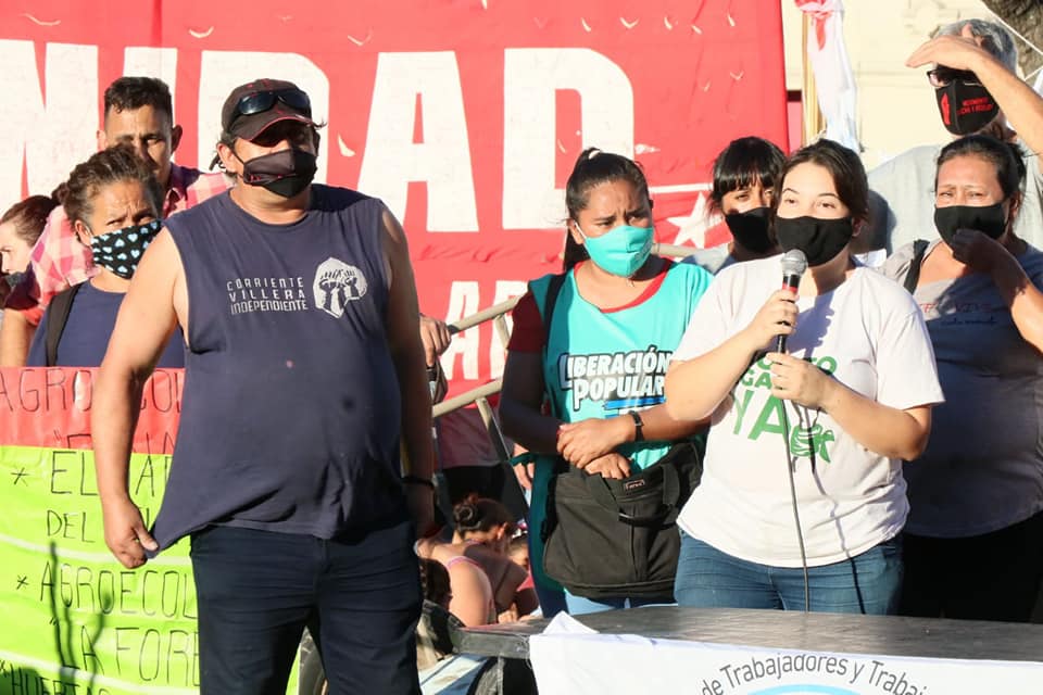 Puede ser una imagen de 3 personas y personas de pie