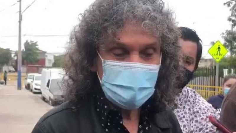 Vocalista de Illapu llegó a despedir a malabarista muerto y criticó a "una oposición tibia" ante "una situación que ya es demasiado"
