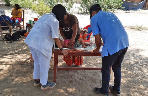 Pueblos Originarios. Formada en Cuba, una médica wichí vuelve a su pueblo en Argentina para atender casos de desnutrición infantil
