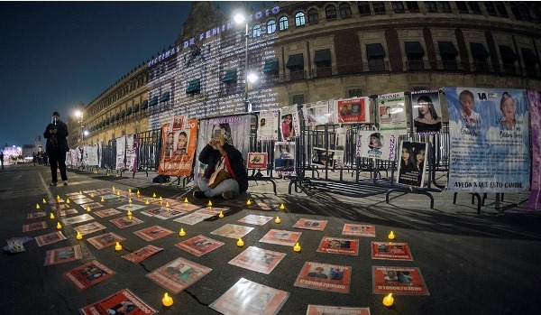 México. «Aquí estamos», claman madres de víctimas de feminicidio en vigilia frente a Palacio Nacional