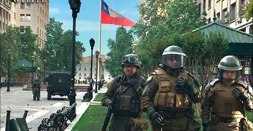 Carabineros volvieron a reprimir con brutalidad a manifestantes pacíficos