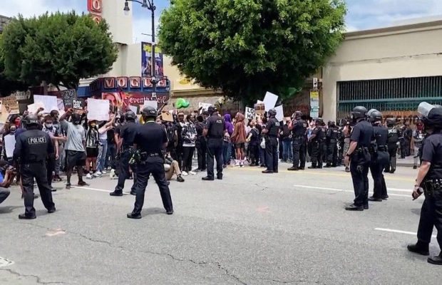 Estados Unidos. En el estado de Kentucky se considera delito “burlarse” de la policía