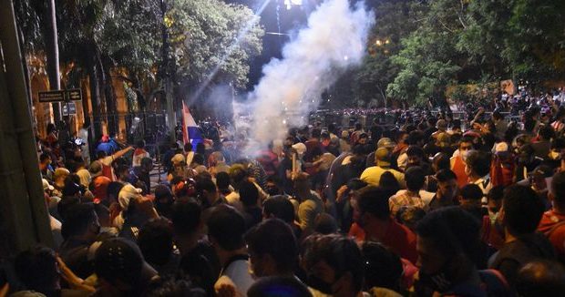 Paraguay. La justa ira popular rebasó a la represión policial / Hay reuniones a nivel gobierno y se habla de renuncias a alto nivel /Anuncian nuevas movilizaciones de protesta