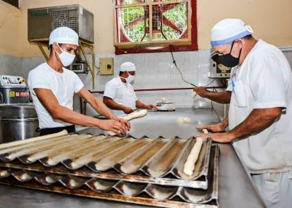 Cuba. Jóvenes cubanxs motivados por el empleo