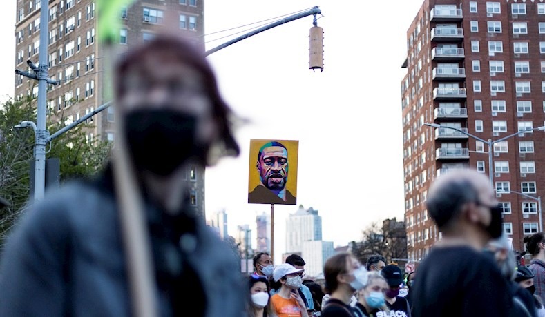 Desde las redes sociales, deportistas, artistas, políticos y otras figuras públicas de Estados Unidos emitieron disímiles mensajes de apoyo al veredicto del caso, en los cuales resaltan el hecho de que haya prevalecido la justicia por encima de la violencia y el racismo imperantes en la sociedad estadounidense. Desde las redes sociales, deportistas, artistas, políticos y otras figuras públicas de Estados Unidos emitieron disímiles mensajes de apoyo al veredicto del caso, en los cuales resaltan el hecho de que haya prevalecido la justicia por encima de la violencia y el racismo imperantes en la sociedad estadounidense.