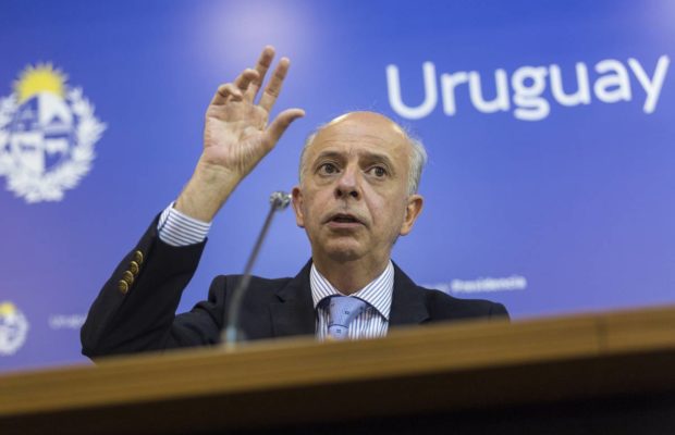 Uruguay. Jefe del Comando Sur de Estados Unidos se reúne con ministro de Defensa y autoridades militares / Repudio de la Coordinadora por la autodeterminación del Pueblo Haitiano