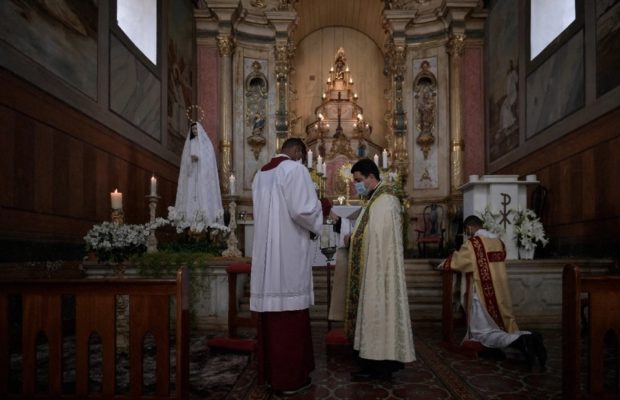 Brasil. Por considerarlas como un servicio esencial, un juez ordena la apaertura de las iglesias, en el peor momento de la pandemia