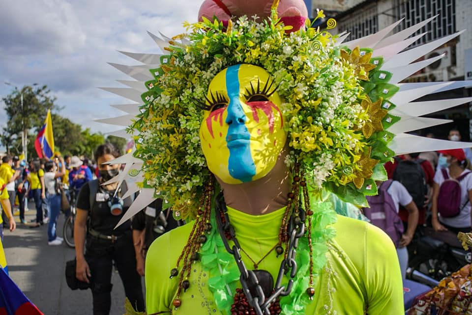 Puede ser una imagen de una o varias personas y al aire libre