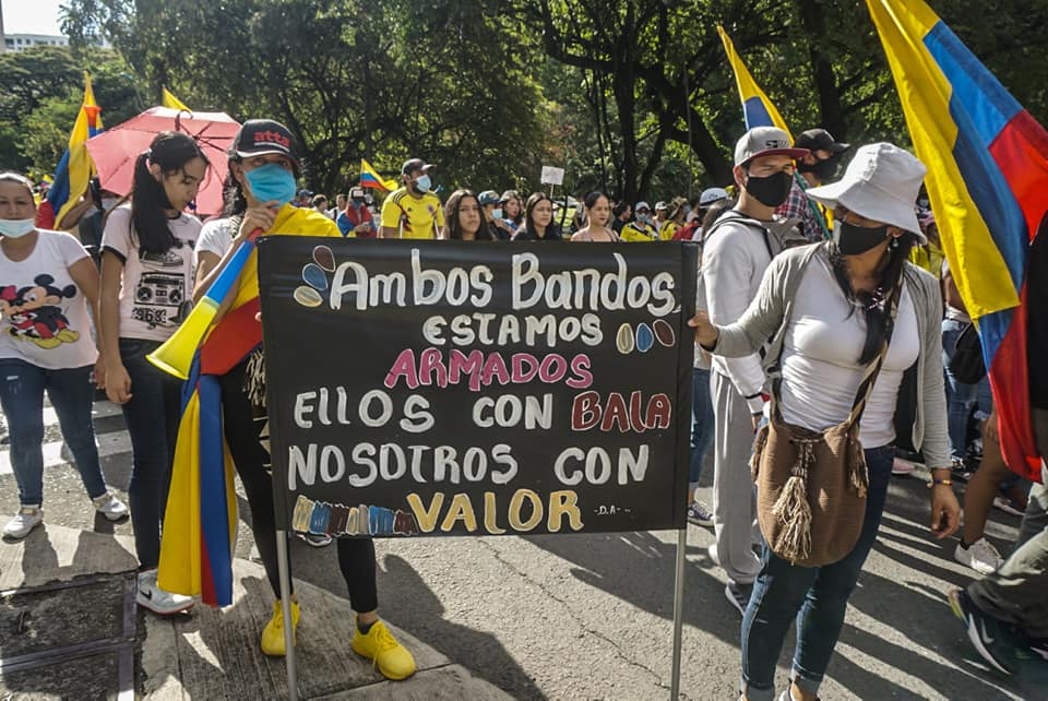 Puede ser una imagen de 4 personas, personas de pie y al aire libre