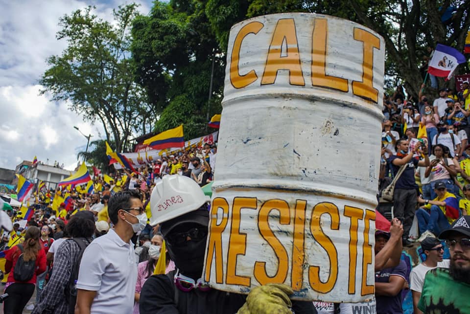 Puede ser una imagen de 1 persona, de pie y al aire libre