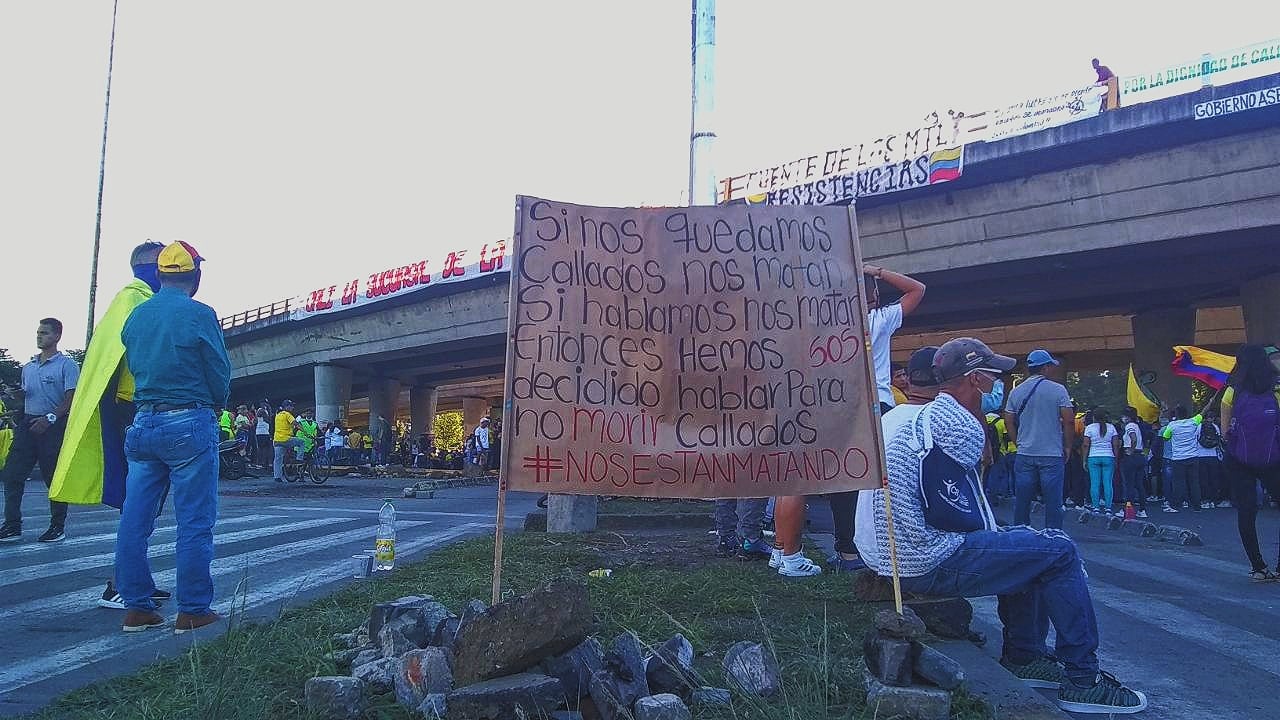 Puede ser una imagen de una o varias personas y al aire libre