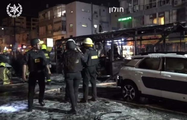 Palestina. Una lluvia de misiles de la Resistencia alcanzaron el territorio israelí /Edificios, tanques de petróleo, vehículos entre los objetivos donde impactaron los cohetes de Hamás, Yihad Islámica y el FPLP (fotos)