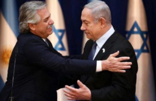 Argentina. Avalados por Alberto Fernández, vienen al país los médicos israelíes que envía un gobierno que condenan a los palestinos a no recibir vacunas