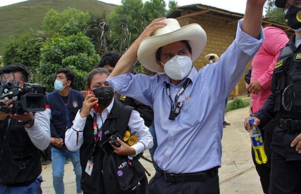 Perú. Pedro Castillo nuevamente en carrera, este sábado debatirá con la representante del fascismo, Keiko Fujimori / Será en la plaza de Chota, Cajamarca