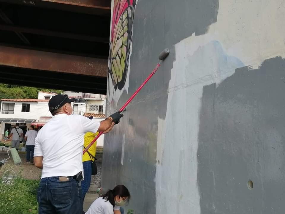 Puede ser una imagen de una o varias personas