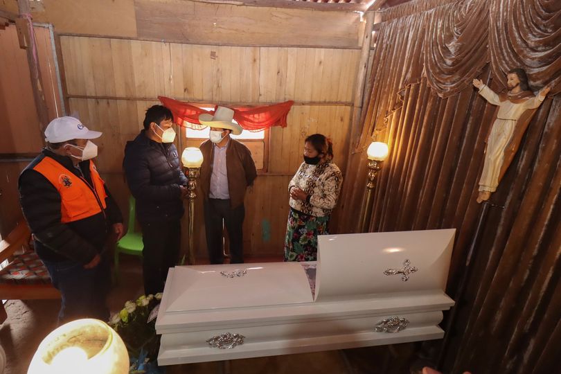 Puede ser una imagen de 1 persona, de pie e interior